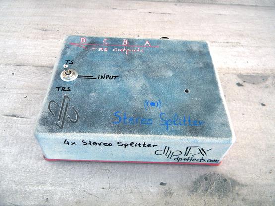 Stereo splitter pedal