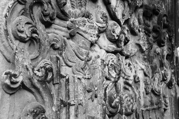 marodes relief, aus schräger perspektive, in schwarzweiss