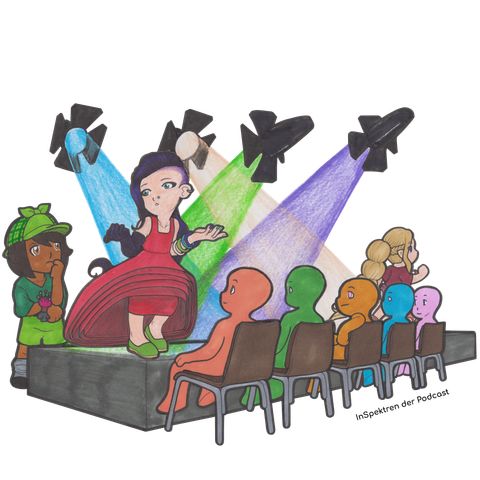 Das Bild zeigt einen Catwalk einer Modenschau, vor dem mehrere Stühle aufgestellt sind, auf denen Zuschauer sitzen. Der Catwalk wird von grünem orangenem, blauen und lila Scheinwerferlicht bestrahlt. Auf dem Catwalk präsentiert Apple schulterzuckend ein rotes Kleid während Acey den Catwalk gerade verlässt. Im Hintergrund steht Aron mit Nadelkissen am Handgelenk. Aron betrachtet die Geschehnisse auf der Bühne mit nachdenklickem Blick. Unterhalb der Stühle befindet sich der Schriftzug "InSpektren der Podcast"