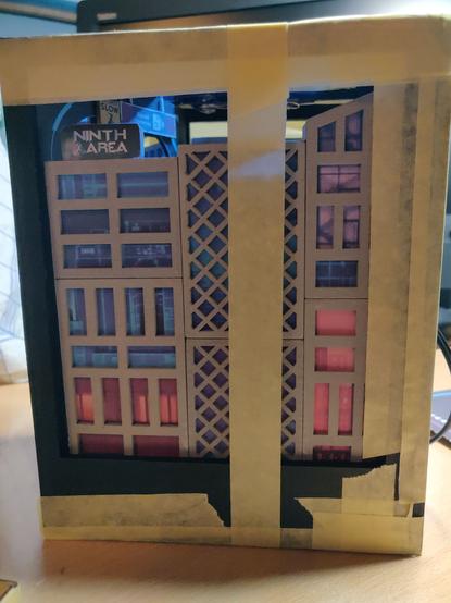 Bausatz Ansicht von links mit kreppband fixiert.