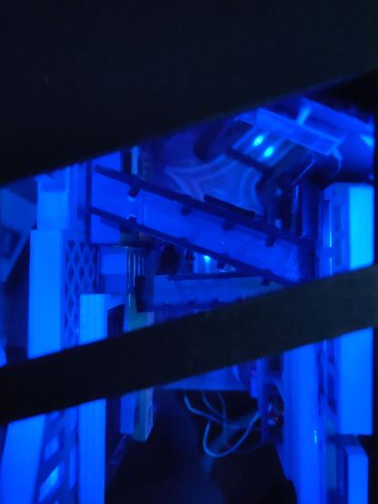 Durchsicht von oben durch die Blaue Folierung.