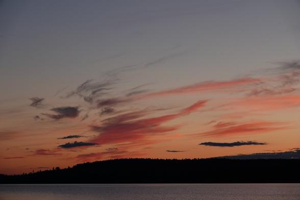 In the last picture the sky is yet darker. The Cirrus forms streaks of striking pink on the blue sky that turns pale and orange at the horizon.