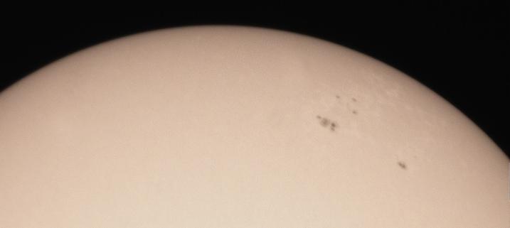 El Sol capturado con Skymax 102 + player one Neptune c II
(Vista parcial por el sensor de la cámara)