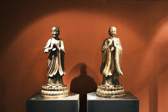 Two bronze statues of bodhisattvas: Ananda and Kashyapa.