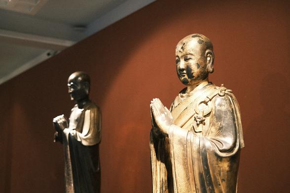 Two bronze statues of bodhisattvas: Ananda and Kashyapa.