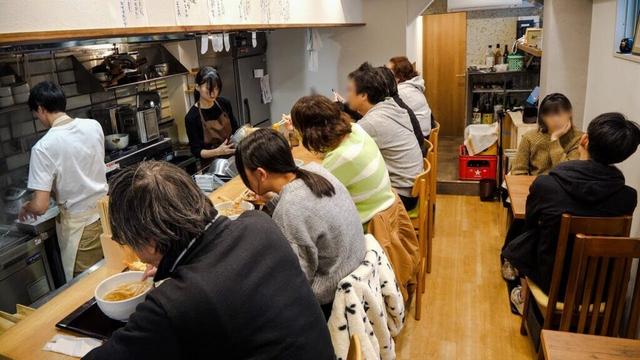 行列のできる東京うどん屋のこだわり天ぷらと極上肉うどん丨Best Udon in Tokyo