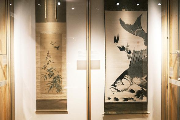 Two hanging scrolls: a hibiscus by Maruyama Okyo on the left and a carp by Itō Jakuchu on the right.