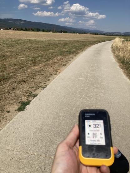 The Garmin E Trex showing the temperature according to weather services