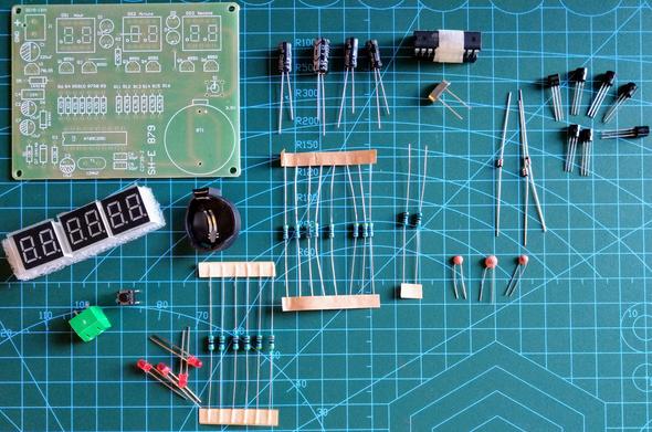 SH-E 879 kit: All the parts laid out and confirmed present.