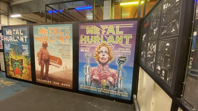 Plan sur deux murs sur lesquels sont alignées certaines des couvertures iconiques du magazine.