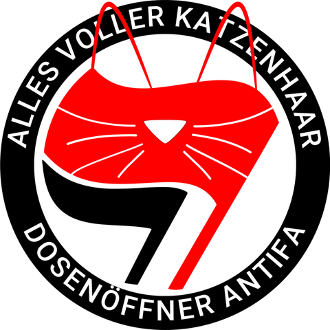 Antifa-Sticker mit Katzennase, Schnurrhaaren und Ohren auf dem Motiv und dem Text Alles voller Katzenhaar Dosenöffner Antifa