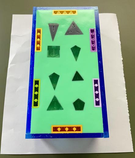 Eine noch nicht fertige Silikonform für Würfel…