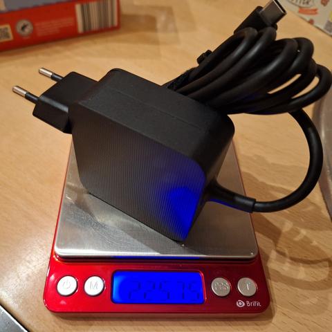 Zenbook Adapter 65 Watt = 225 gr