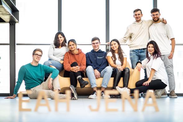Studierende der Ernst-Abbe-Hochschule Jena; Foto: Sebastian Reuter