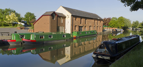 A photo titled "Devizes Wharf", taken near Devizes Wharf 72 Foot Winding Hole by barryskeates on Flickr.