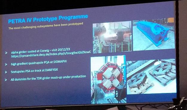 Das Bild zeigt eine Präsentationsfolie zum PETRA IV Prototyp Programm, bei dem die anspruchsvollsten Teilsysteme prototypisch umgesetzt wurden. Es werden spezifische Komponenten wie der alpha girder (an zwei Standorten, Coswig und SIGMAPHI), der high gradient quadrupole, Sextupoles auf der Teststrecke bei DANFYSIK und alle Dummies für den TDR girder Mock-up aufgelistet, die sich in der Produktion befinden. Dazu sind Bilder der Komponenten zu sehen, die den Herstellungsprozess oder die fertigen Teile zeigen.
