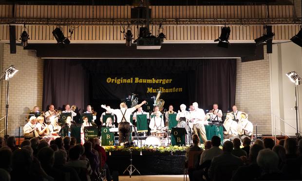 foto vom 2024er jahreskonzert der original baumberger musikanten im forum der gesamtschule in havixbeck