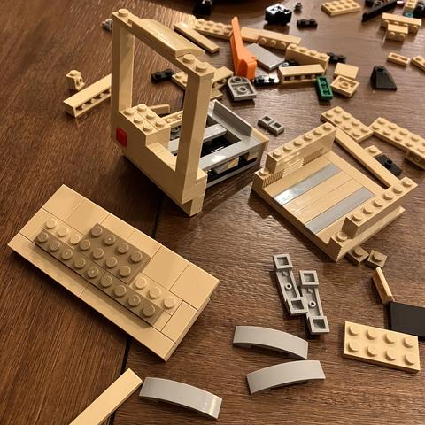 Luke’s progress on the Lego Macintosh set from the description on Chris McVeigh’s site