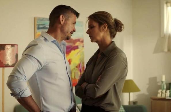 Matt Nabel and Rachel Griffiths standing very close together in conversation.