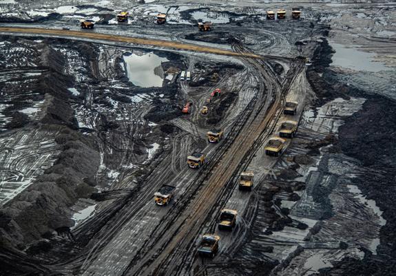 photo - oil sand extraction processes, Canada