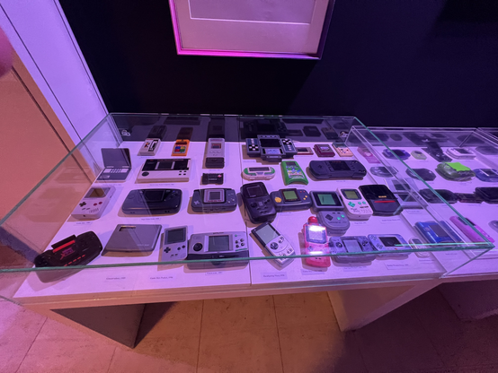 Sammlung alter Handheld Gaming -KOnsolen.