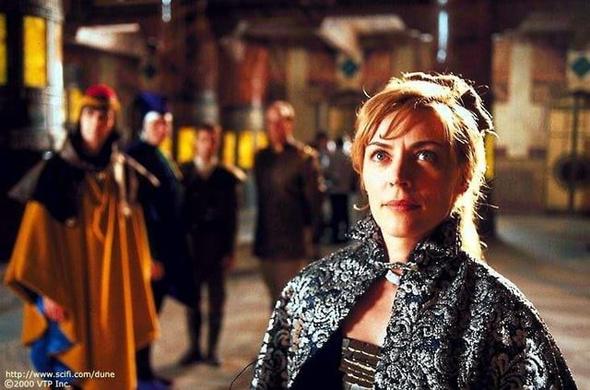 Saskia Reeves in the 2000 Dune miniseries playing Lady Jessica as she first arrives in the palace on Arrakis.

Of the three Lady Jessicas (so far) she is the best version.