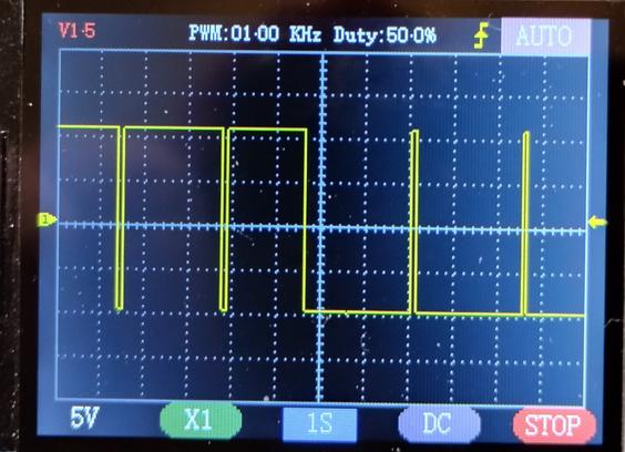 oscilloscope showing the square wave with the shape pot turned to both extremes. it goes from 95% duty cycle on the lefy to 5% on the right