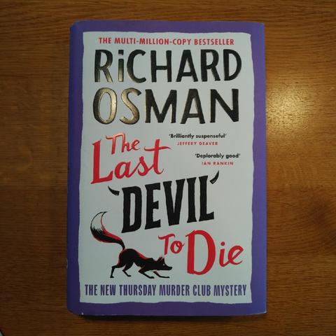 foto des vierten bandes der reihe "thursday murder club" von richard osman, "the last devil to die"