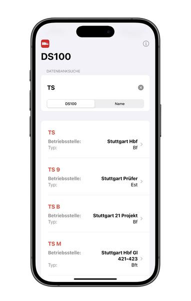 Frontalansicht eines Smartphones (iPhone) auf weißem Hintergrund das die Suchansicht mit Ergebnisansicht einer App (DS100) in hellem Modus zeigt