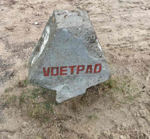 Gerenderd aanzicht van een voetstappenpad paal.