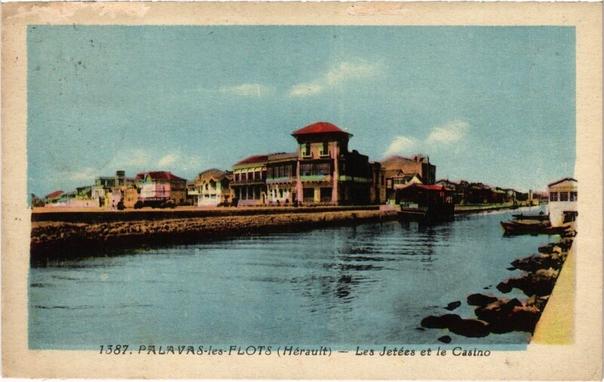 Palavas-les-Flots Les Jetées et le Casino à #PalavaslesFlots (#Hérault)  #CartePostaleAncienne 👉 https://cartorum.fr/carte-postale/828251/palavas-les-flots-palavas-les-flots-les-jetees-et-le-casino