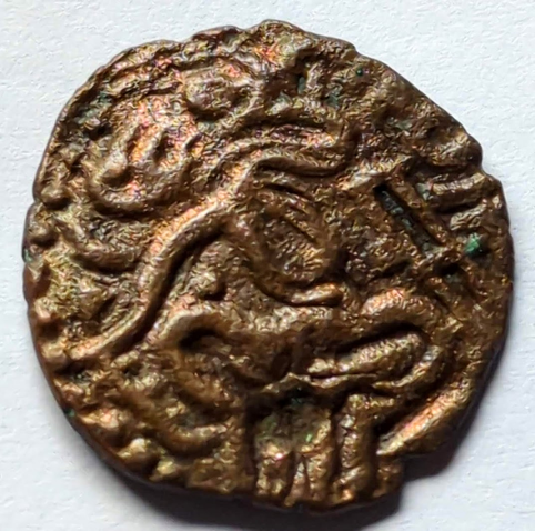 Seated king facing right with legend on right, beneath his raised arm: Sri Raja Raja.

Lettering: Sri Raja Raja