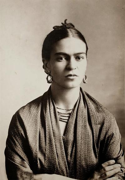 Une photo de Frida Kahlo

(gelatin silver print, 15.2 by 10.8 cm)
16 October 1932
par son père Guillermo Kahlo  (1871–1941)