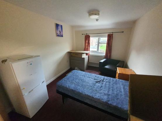 A photo of my old room in the halfway house. It's barren, austere, empty. Because I've made four car trips moving all my stuffs.