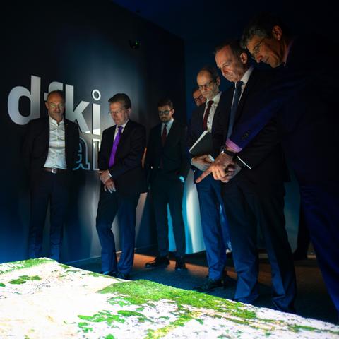 Foto: Michael Schäfer (dfki) Volker Wissing beim Besuch des Deutschen Forschungszentrum für Künstliche Intelligenz in Rheinland-Pfalz