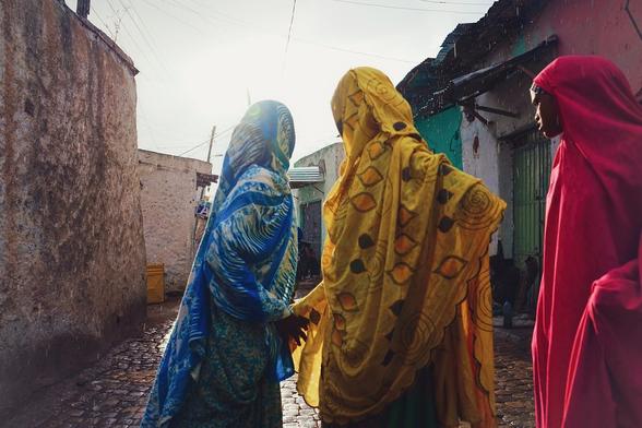 follow on <a href="https://www.instagram.com/lukaskozmus/" rel="noreferrer nofollow">Instagram</a> and <a href="https://www.facebook.com/kozmus.photo" rel="noreferrer nofollow">facebook</a> !

I captured this photo in the narrow alleys of Harar, Ethiopia, in 2018. It had been raining, but suddenly, the early evening sun broke through the clouds, bathing everything in a golden hue. The trio of women, captured mid-turn, contributed to an atmosphere of the unexpected—a feeling as if there was something more than just sunlight lingering above.
