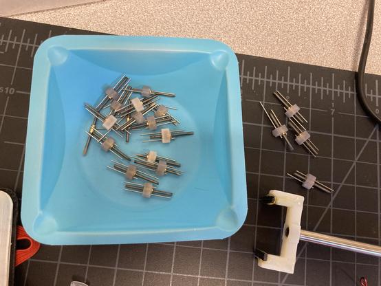 The finished shuttles. In this batch, 16/20 were good. The 4 on the right have some problem, usually they’re stuck.