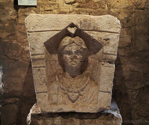 Keystone from the arch of entrance door depicting #Roma, end of 3rd c AD  from Aequum (modern Citluk) in Croatia. Now in the Archaeological Museum of Split