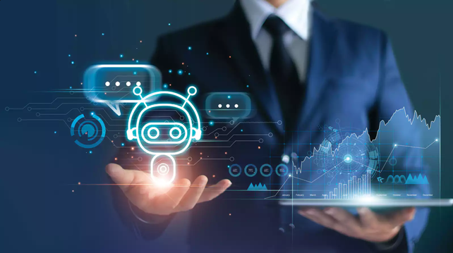 Menschliche Hand hält digital, leuchtenden Chatbot.