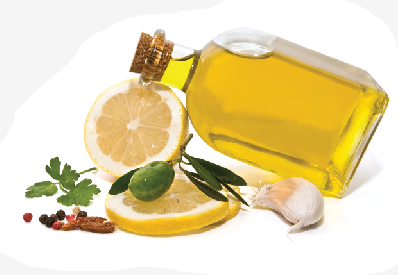 Une bouteille huile d'olive, une tranche de citron, une olive