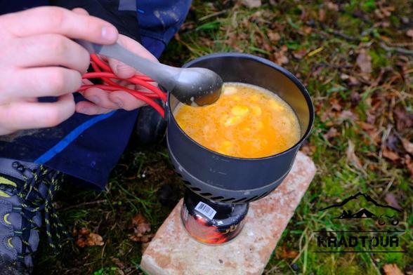 Schaut wie Eiersuppe im Topf aus.
