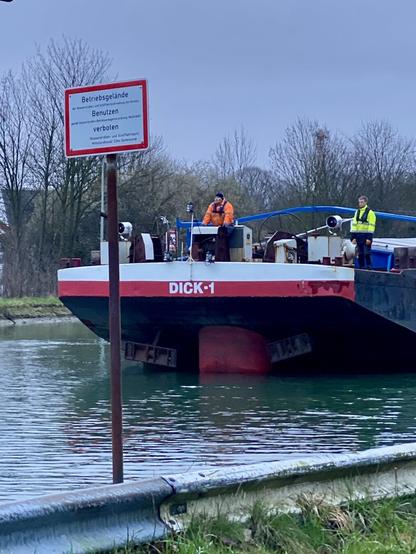 Hi, Dick-1! (The front of the first barge)