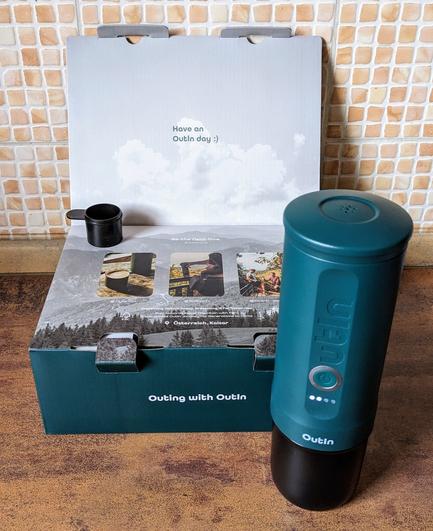 Self standing, coffee can be extracted to the provided cup cover. Heating.