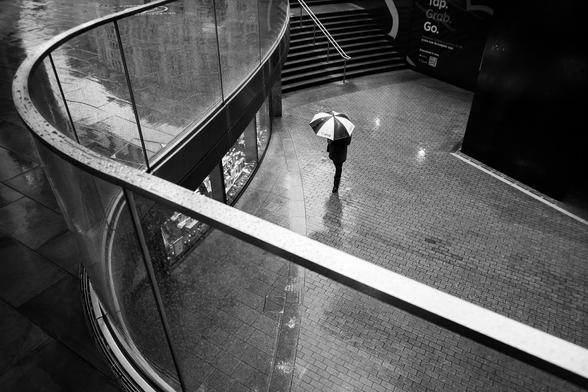 <a href="http://www.instagram.com/donstevie_street/" rel="noreferrer nofollow">www.instagram.com/donstevie_street/</a>

Always enjoy shooting umbrellas from above and trying to include some form of geometry into the equation-  if possible. Curvature seemed apt for this one, shot at the west exit of Liverpool Street station