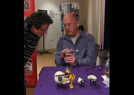 Stop-Motion-Animator
Richard und im Vordergrund v. l. n. r.: Ein Schaf aus der Herde, Bitzer, Timmy und Shaun
CC2.0
Animation