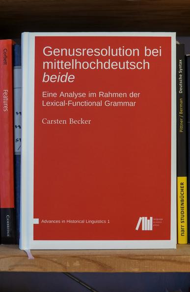 Vorderseite des Buches im Regal