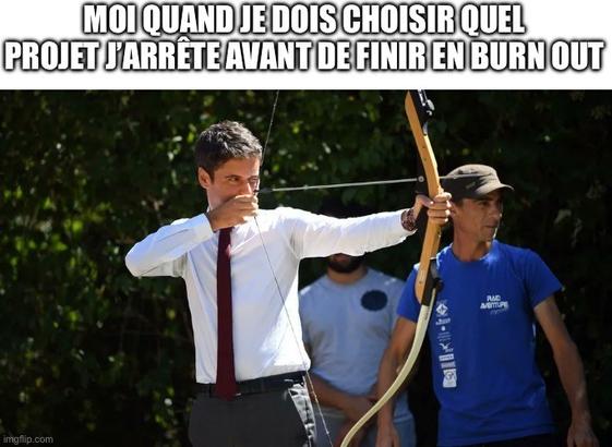 ALT : Gabriel Attal est en train de bander un arc avec la légende « moi quand je dois choisir quel projet j’arrête avant de finir en burn out »