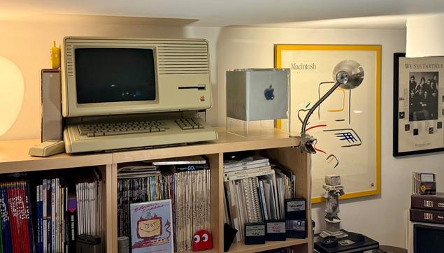 Apple Lisa 2 and PowerMac G4 Cube on a shelf