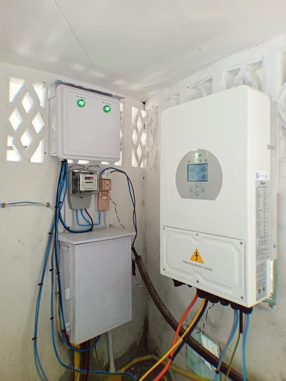 Fuse boxes with readout and inverter. I Intend to make the wiring more beautiful. 😝