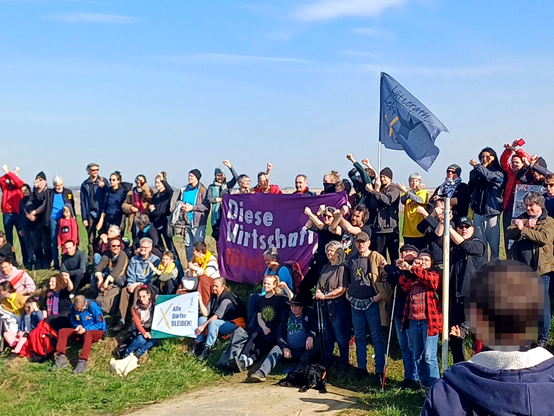 Gruppenfoto am Tagebaurand bei Keyenberg